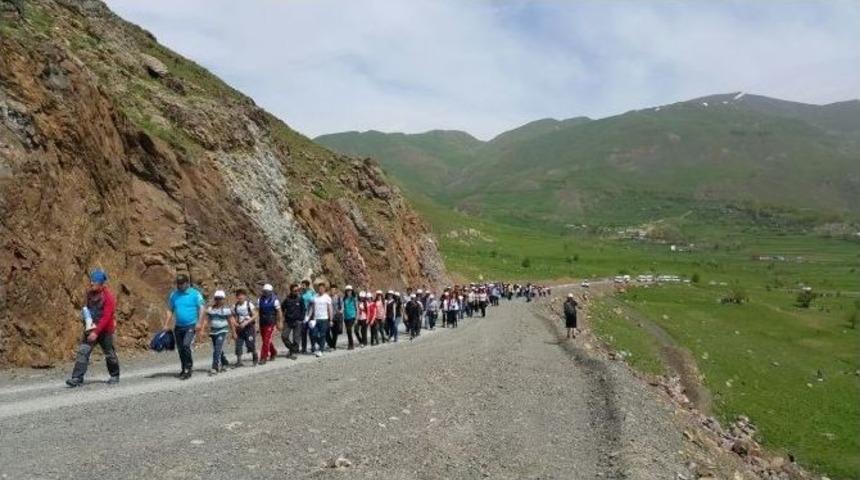 Hakkari’de Gençlik Yürüyüşü Başladı