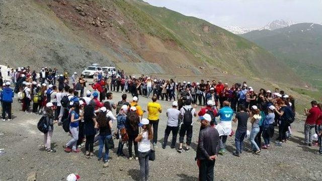 Hakkari’de Gençlik Yürüyüşü Başladı