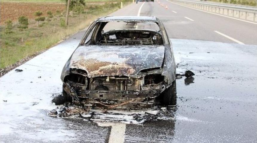 K&uuml;le D&ouml;nen Otomobilden Sağ &Ccedil;ıktılar