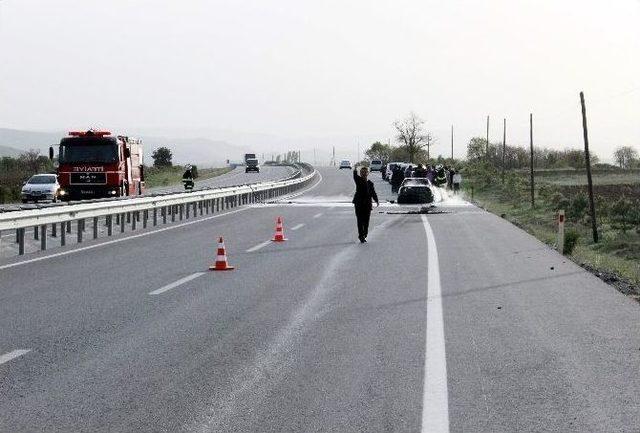 Küle Dönen Otomobilden Sağ Çıktılar