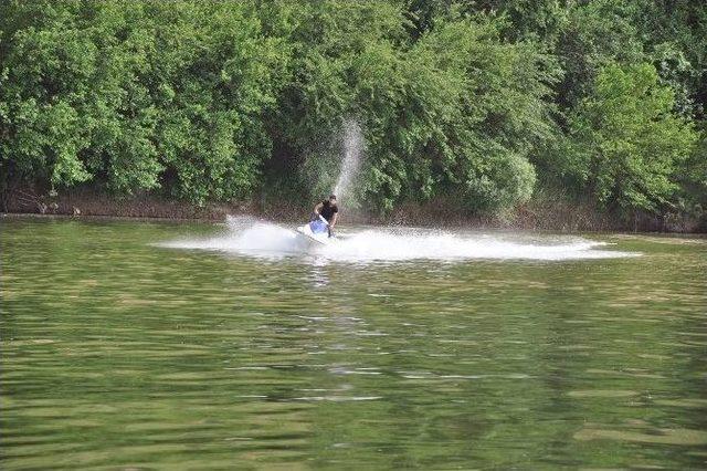 Dicle Nehrin’de Jet Ski Keyfi