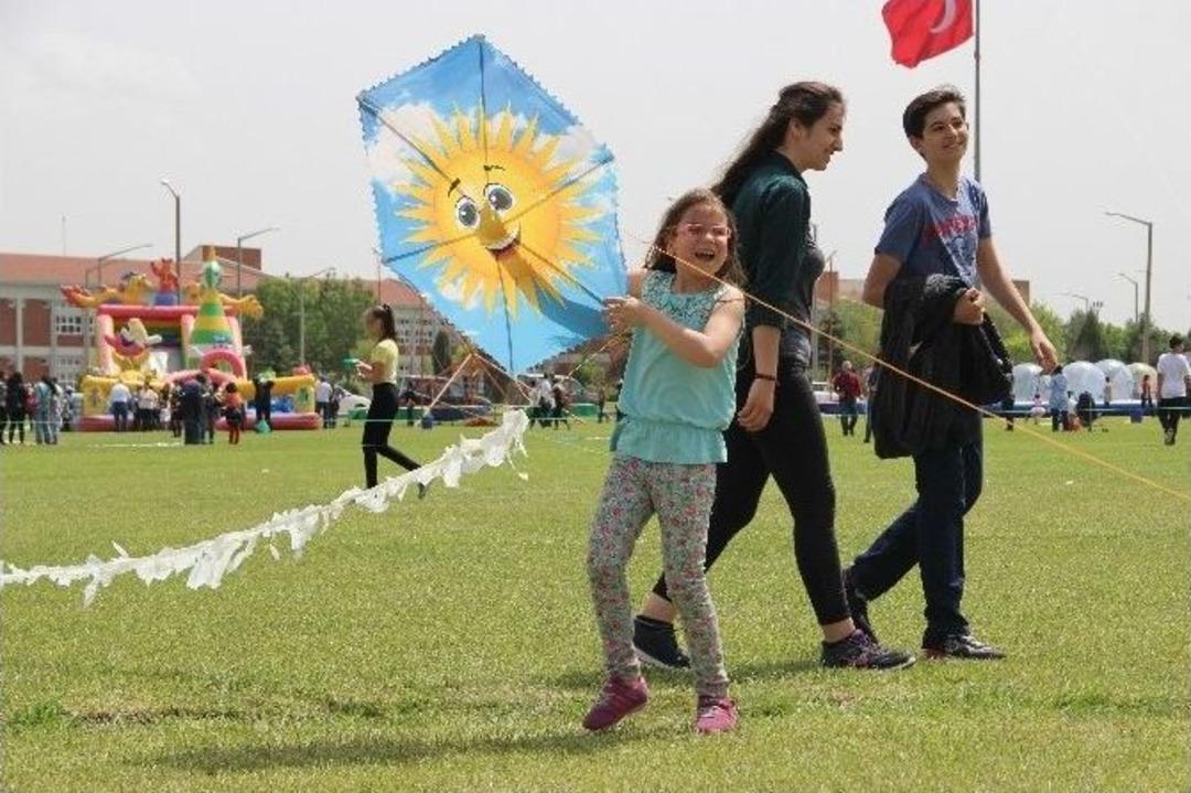 Anadolu &Uuml;niversitesi 12. U&ccedil;urtma Şenliği
