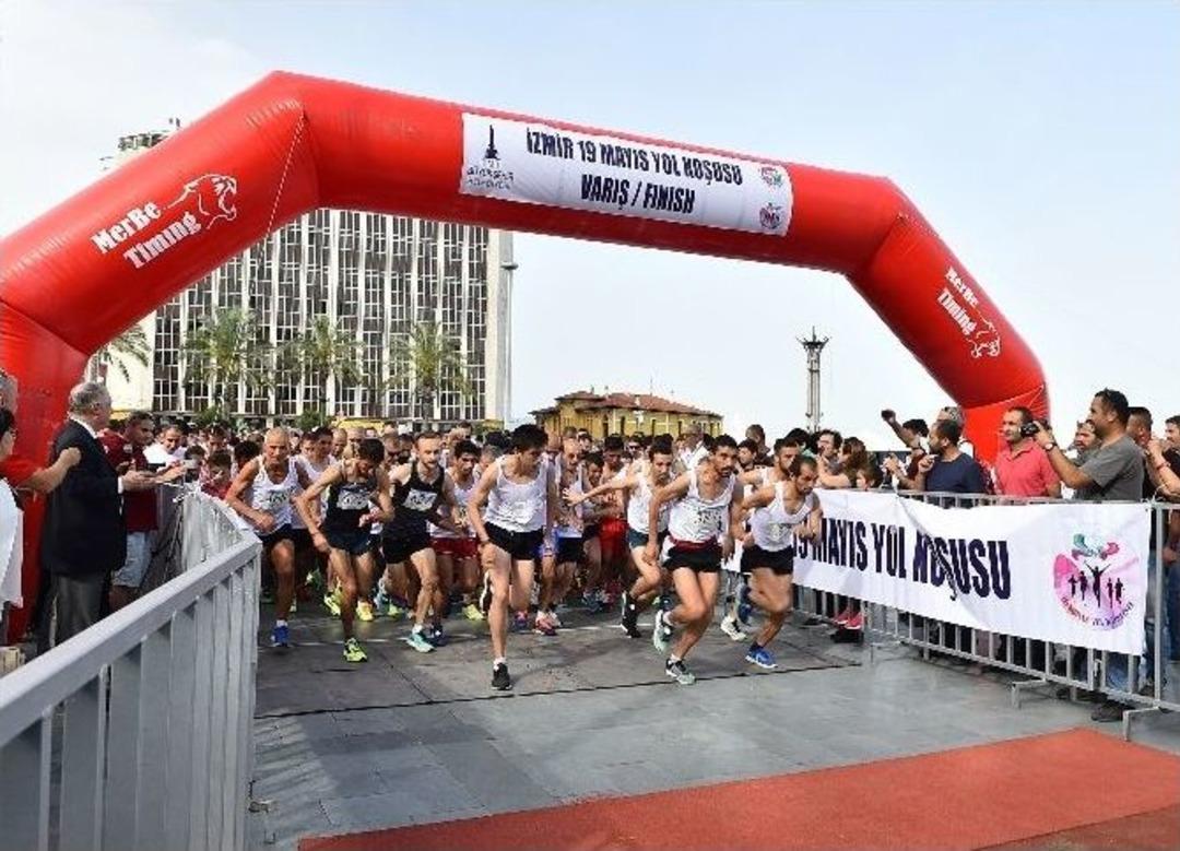 700 Kişi Gen&ccedil;lik Koşusunda Koştu