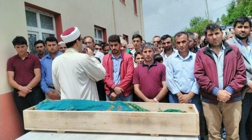 Minik Dilara Son Yolculuğuna Uğurlandı