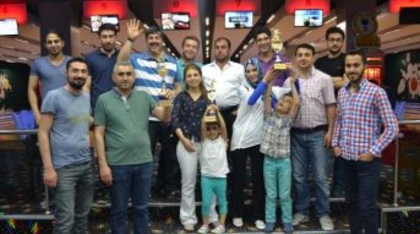 Piazza&rsquo;da Eczacıların Bowling Heyecanı