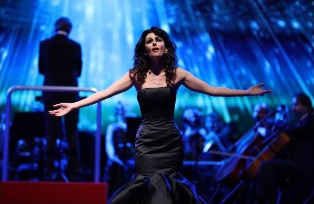 Fransız Soprano Emma Shapplin, Hayran Bıraktı