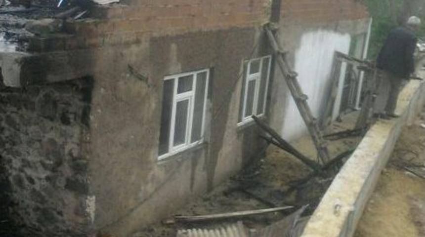 Yangın &Ccedil;atı Katını K&uuml;l Etti