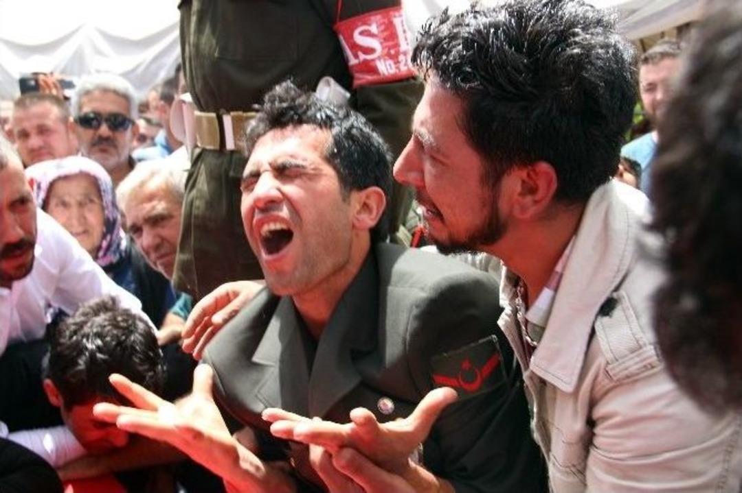 Şehidini Feryatlarla Uğurladı