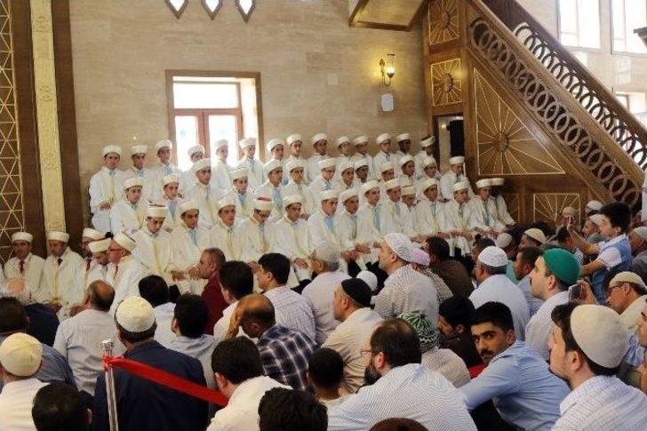 Hilaliye Eğitim Vakfı 41. Hafızlık Merasiminde 105 Hafız Mezun G5