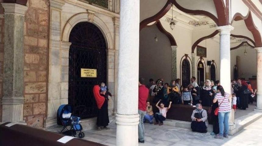 Emirsultan T&uuml;rbesi&rsquo;nde G&ouml;r&uuml;nt&uuml; Kirliliği