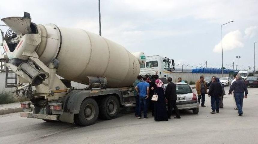 Beton Mikseri İle Otomobil &Ccedil;arpıştı: 1 Yaralı