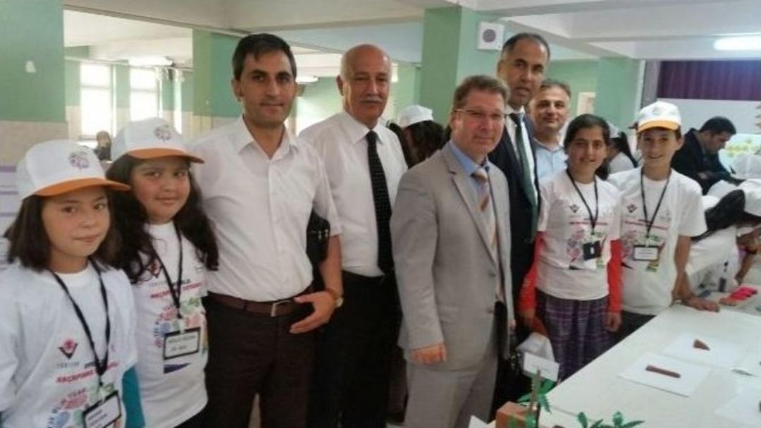 Ayvalık&rsquo;ta T&uuml;bitak Fuarı İlk Kez Bir K&ouml;y Okulunda A&ccedil;ıldı