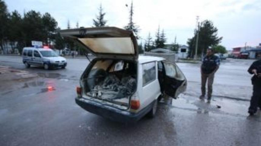 Beyşehir&rsquo;de Otomobil Yangın: İki Yaralı