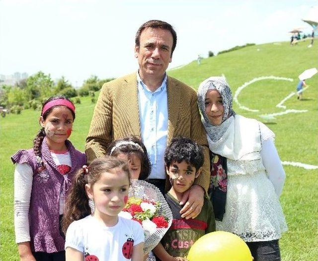 Belediye Başkanı Gen&ccedil;&rsquo;ten Misafir Yetim &Ccedil;ocuklara Kardeş Eli 1