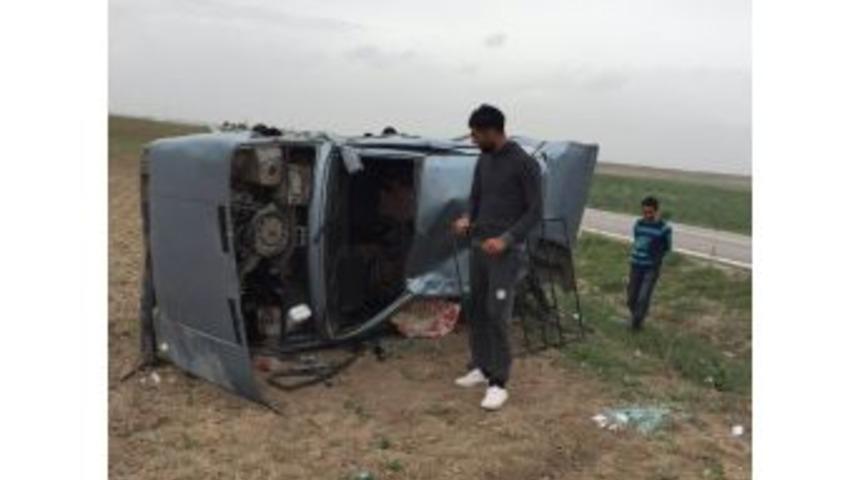 Yunak&rsquo;ta Otomobil Takla Attı: İki Yaralı