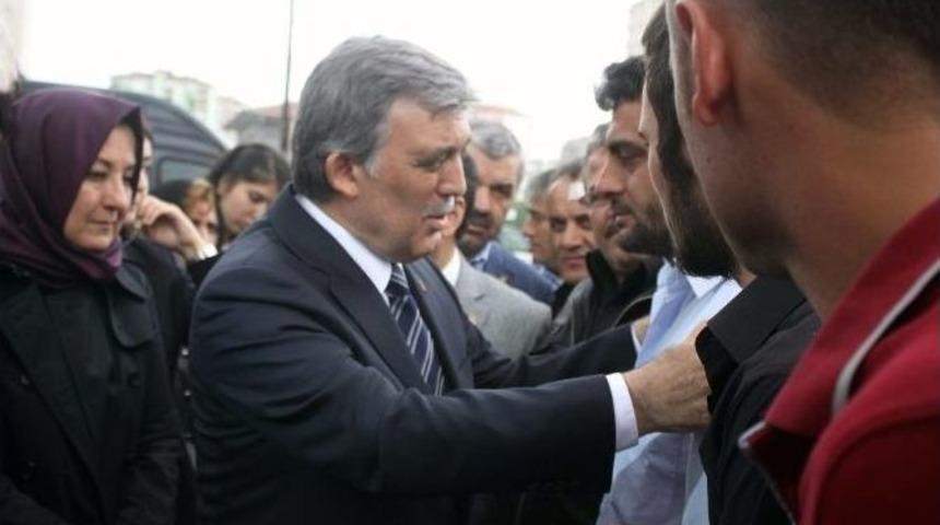 Şehit Akarsu&rsquo;nun Baba Evini Ziyaret Eden 11. Cumhurbaşkanı Abdullah G&uuml;l: