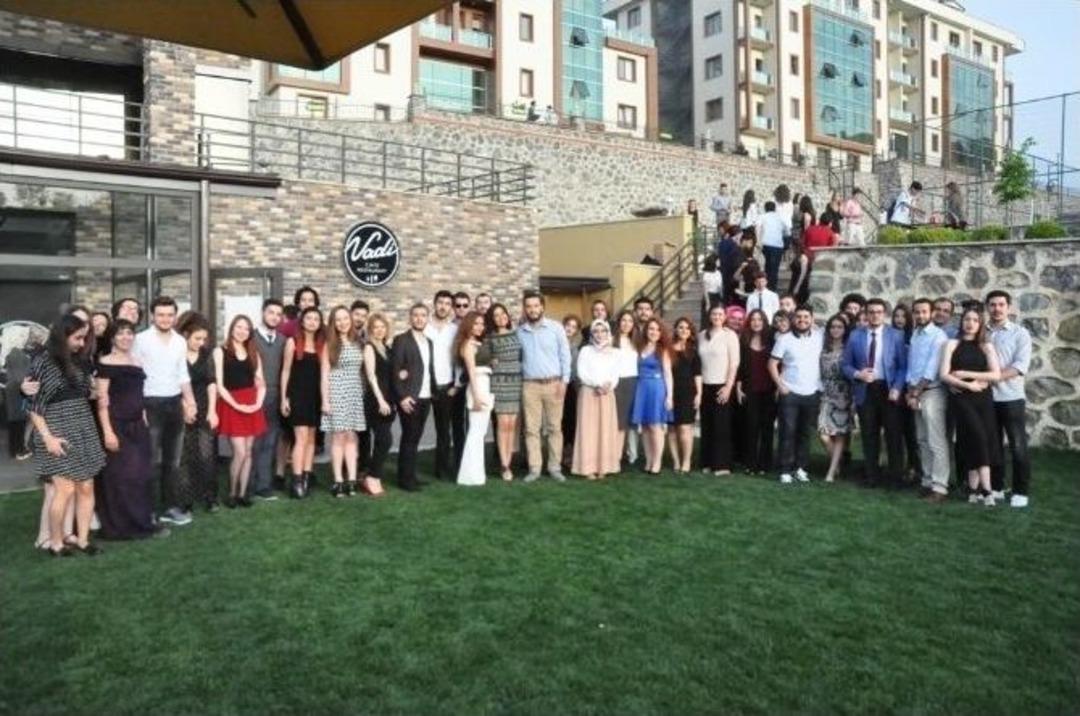 Hukuk Fak&uuml;ltesi &Ouml;ğrencileri Yemekte Buluştu