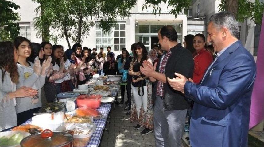 Muş&rsquo;ta K&ouml;y Okulu Yararına Kermes D&uuml;zenlendi