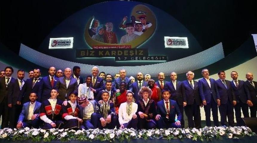 D&uuml;nya Gen&ccedil;lerinden Cumhurbaşkanı Erdoğan&rsquo;a Anlamlı Hediye