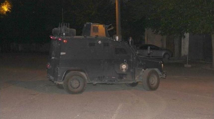 Diyarbakır&rsquo;da Silahlı &Ccedil;atışma: 1 Polis Yaralı
