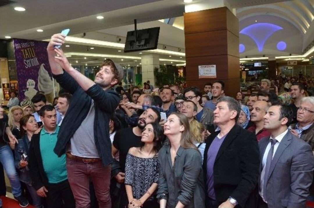 Oflu Hocanın Şifresi 2&rsquo;nin Galası Eskişehir&rsquo;de Yapıldı