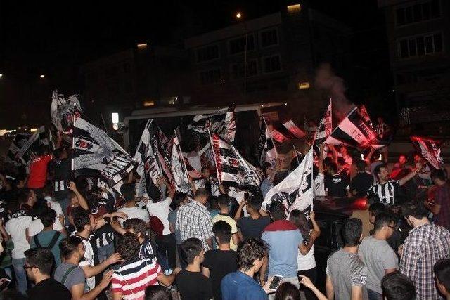 Gaziantep’te Beşiktaş’ın Şampiyonluğu Doyasıya Kutlandı