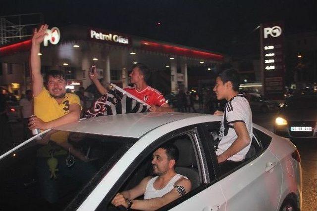 Gaziantep’te Beşiktaş’ın Şampiyonluğu Doyasıya Kutlandı