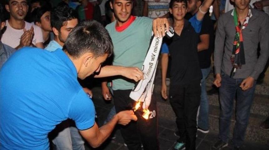 Şampiyonluğu Kutlayan Beşiktaşlılara Saldırı