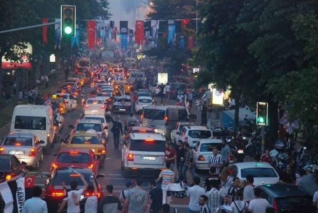 Şampiyonluk T&uuml;m Yurtta Coşkuyla Kutlandı