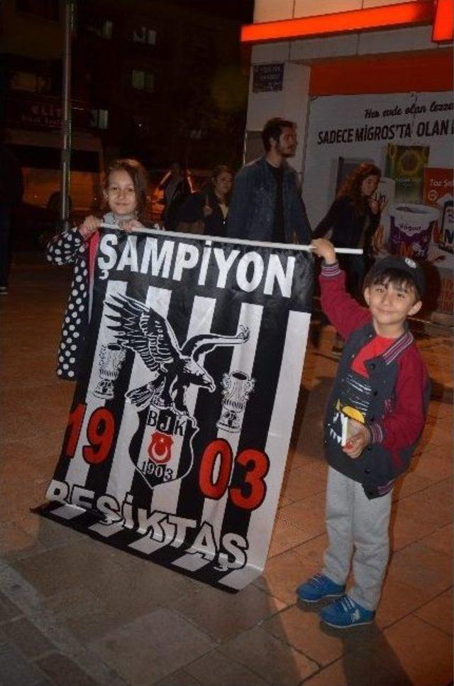 Beşiktaş’ın Erken Gelen Şampiyonluğu Afyonkarahisar’da Da Kutlandı