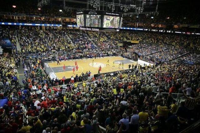 Bakan Kılıç, Fenerbahçe Erkek Basketbol Takımını Kutladı