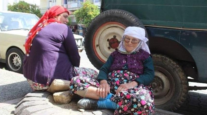 Sultan Nine Kaldırımda Akşamladı