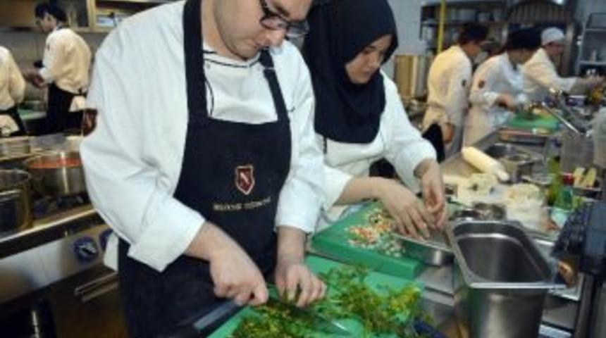 &rsquo;&rsquo;bilgiyi Pratiğe D&ouml;n&uuml;şt&uuml;ren Mezunlar Yetiştirmeliyiz&rsquo;&rsquo;