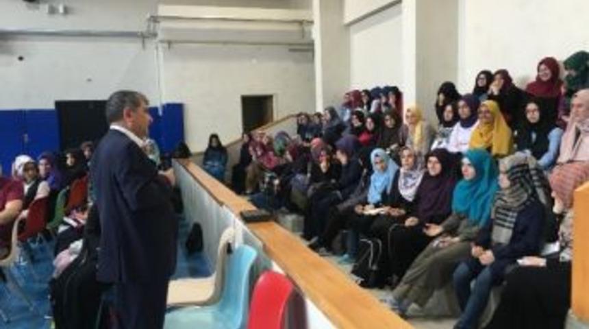 İmam Hatip &Ouml;ğrencilerine İngilizce Konferans