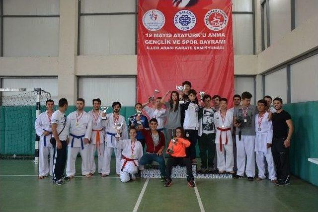 Biga’da İller Arası Karate Şampiyonası Düzenlendi