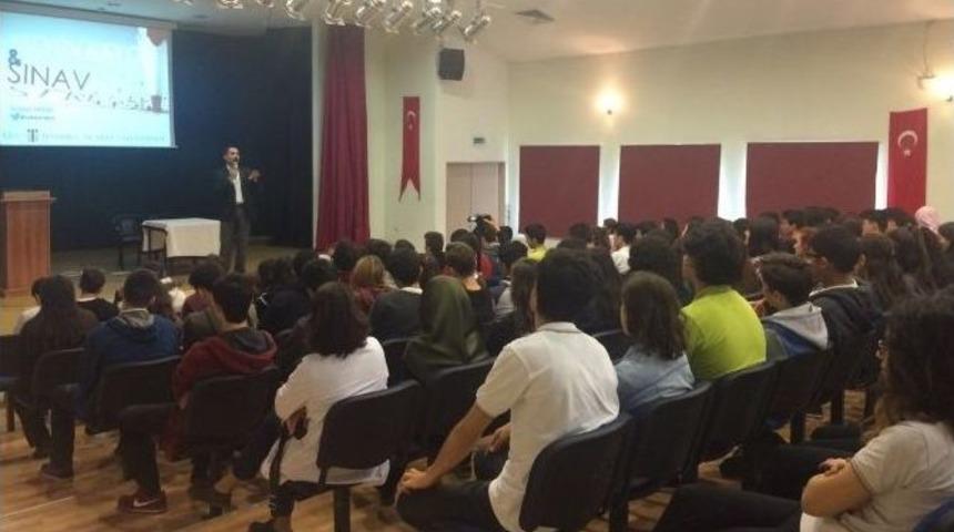 Beyoğlu&rsquo;nda Gen&ccedil;ler Motivasyon Seminerleriyle Sınava Hazırlanıyor