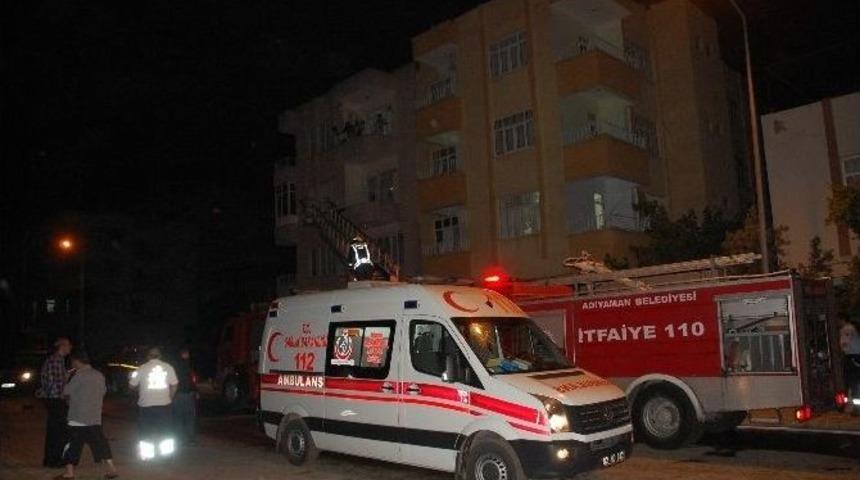 Kapıları Kendi &Uuml;zerine Kilitleyip Evi Ateşe Verdi