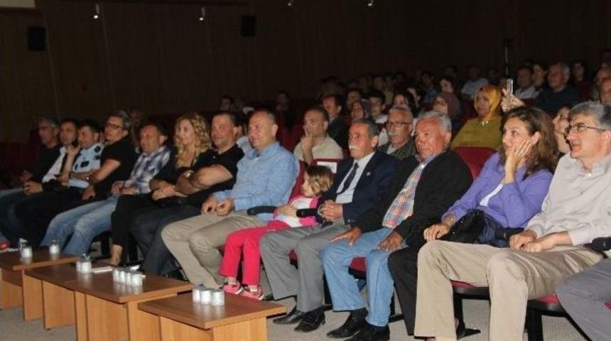 &ldquo;iletişim Yolu İle Dolandırıcılık&rdquo; Adlı Oyun Didim&rsquo;de Sahnelendi
