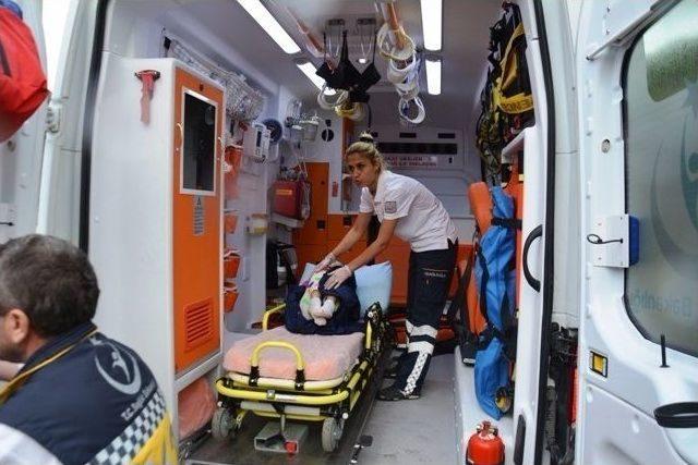 Takla Atan Otomobilden Burunları Kanamadan Çıktılar 3