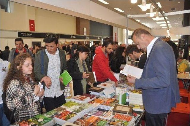 Oğlak Yayınları Sahibi Haznedaroğlu Fuarı Değerlendirdi