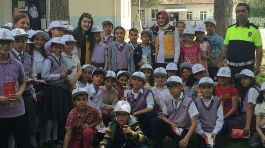 &Ouml;ğrencilere, Trafik Kuralları Ve İlk Yardım Anlatıldı
