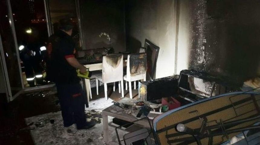 Bileklerini Kesip Evini Yaktı