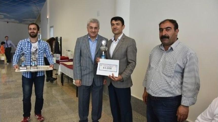 Om&uuml; Satran&ccedil; Turnuvasında &Ouml;d&uuml;ller Sahiplerini Buldu
