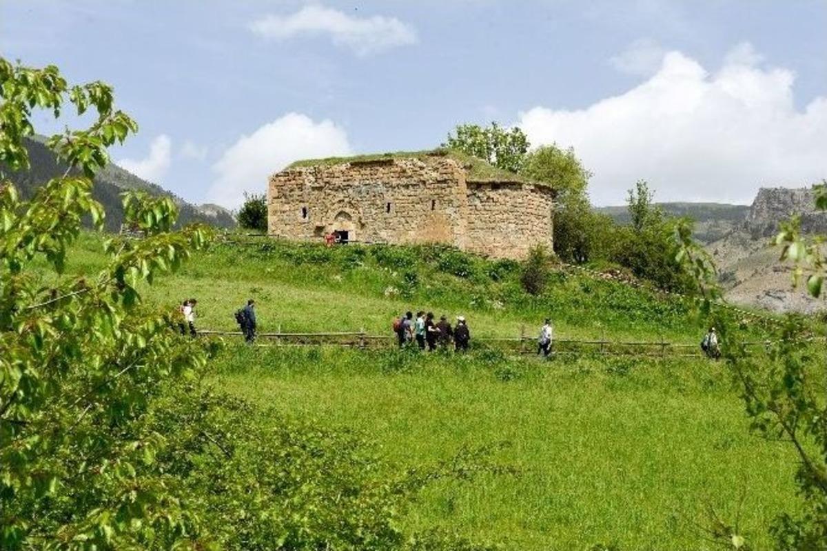 G&uuml;m&uuml;şhaneli Dağcılar Tarihi Yollarda Y&uuml;r&uuml;d&uuml;
