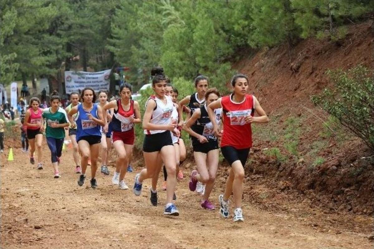 T&uuml;rkiye Dağ Koşusu Şampiyonası Murat Dağı&rsquo;nda Yapıldı