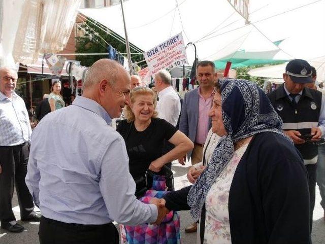 Akg&uuml;n Cumartesi Pazarında Vatandaşı Dinledi 1