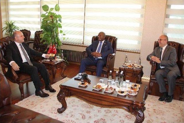G&uuml;ney Afrika B&uuml;y&uuml;kel&ccedil;isinden Mersin&rsquo;e İşbirliğini Artırma &Ccedil;ağrısı 2