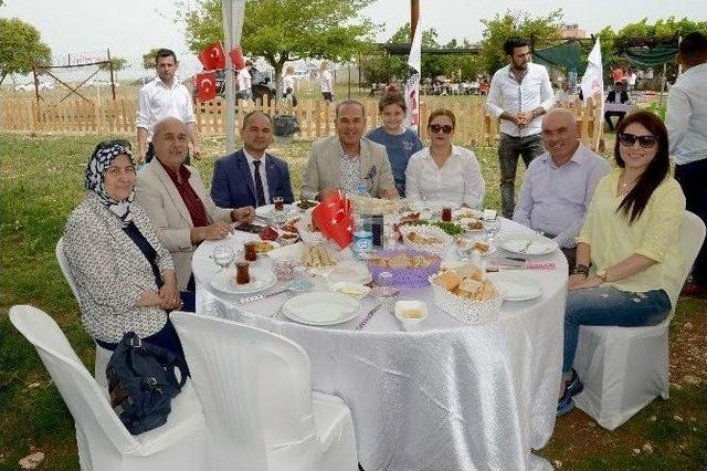 Sözlü: “19 Mayıs En Çok Adana’ya Yakışır”