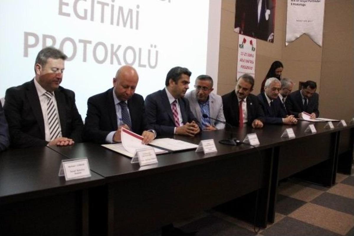 Evlilik Hazırlığında Bulunan Eşlere Evlilik &Ouml;ncesi Eğitim Verilmesi Projesi İş Birliği Protokol&uuml; İmzalandı