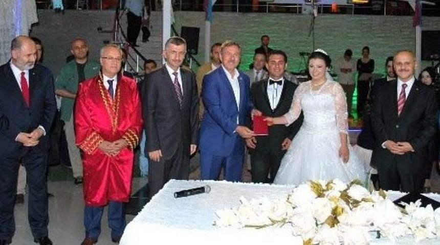 Kaymakam Peynircioğlu&rsquo;nun Kızı D&uuml;nyaevine Girdi